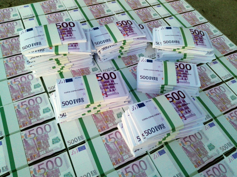 cubo empapelado billetes500_63fajos1_hojasblanco ficticio madera 72_5x80x82